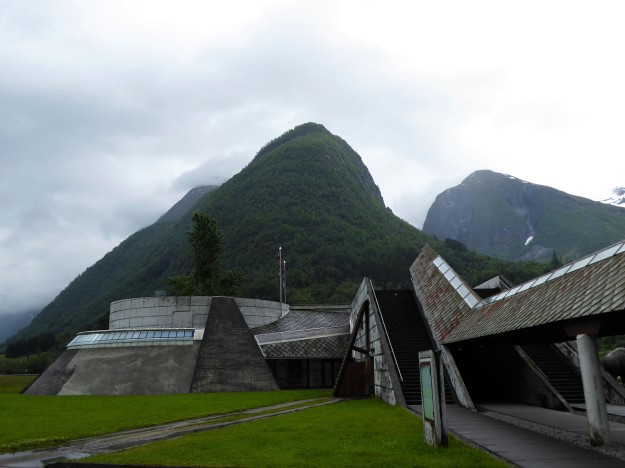 Glacier Museum - (building approach)