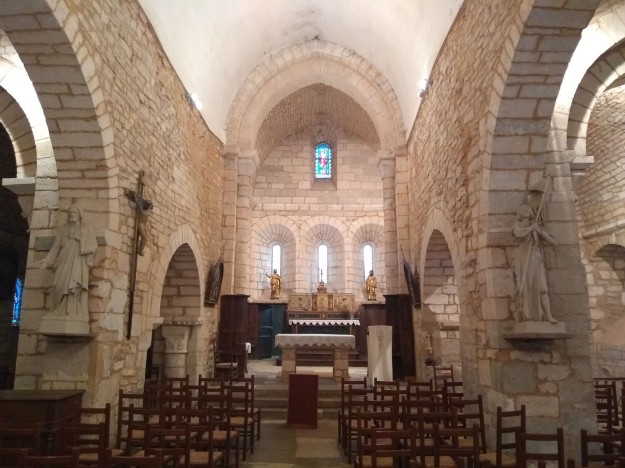 Gignac - church interior